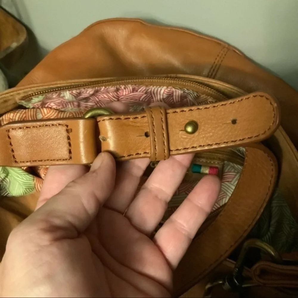 Happy and free leather shoulder purse